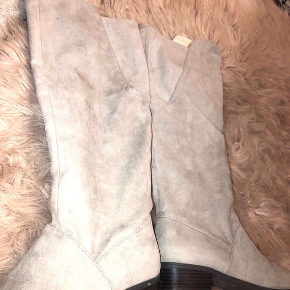 Boots - Picture 5 of 6